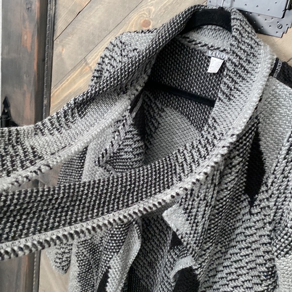 ❤️Sold❤️ Gorgeous black/gray Sweater Coat ❤️ - Picture 6 of 8